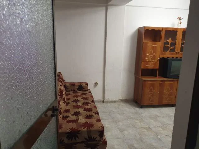 Tirane, jepet me qera garsonier Kati 1, 40 m² 25,000Leke (rruga e kavajes)