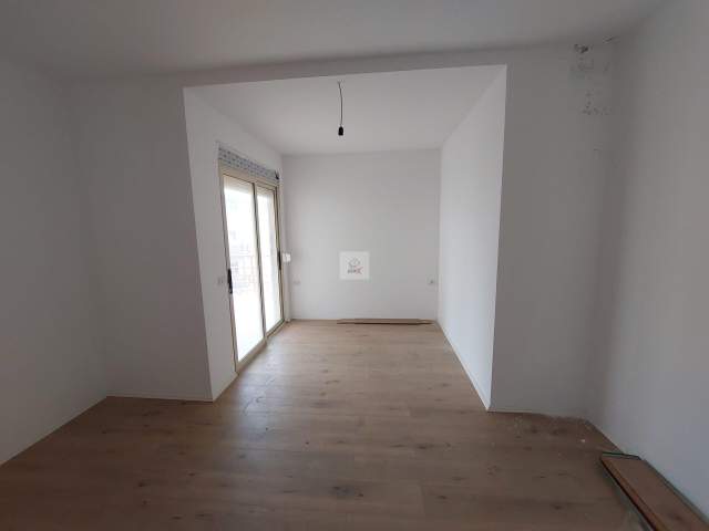 Shkembi Kavajes, shitet apartament 2+1+A+BLK Kati 3, 78 m² 75.000 Euro