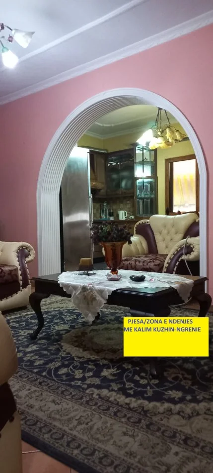 Shitet Apartament i bollshëm, i rinovuar komplet, tip 3+1, me 2-banjo, 2-ballkone, kat 4, pallat ekzistus, sipërfaqa 140m², Cmimi 175'000 €, në rrugën Ali Demi, tek Shkolla "Kushtrimi Lirisë",100 m Lana/Maternitetit Ri dhe 300m nga Ura Brrylit/Unaza Tirane