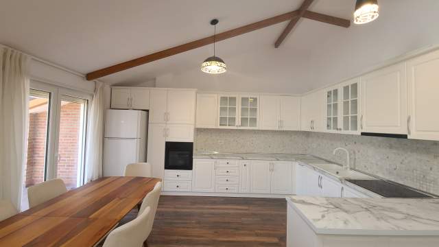 Tirane, jepet me qera apartament 3+1+A+BLK Kati 3, 240 m² 1.200 Euro (Sekret Garden)