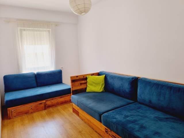 Tirane, jepet me qera apartament 2+1+BLK Kati 7, 82 m² 47.000 Leke (Frosina Plaku Pallatet Kontakt)