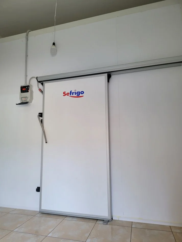 Tirane, jepet me qera dyqan Kati 1, 25 m² 350 € (Dali Ndrreu)