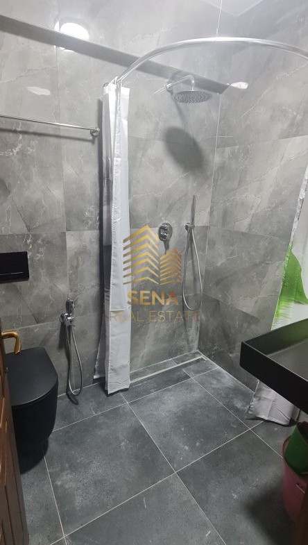 Tirane, jepet me qera apartament 3+1+Ballkon Kati 2, 100 m² 500 € (Zog I Zi)