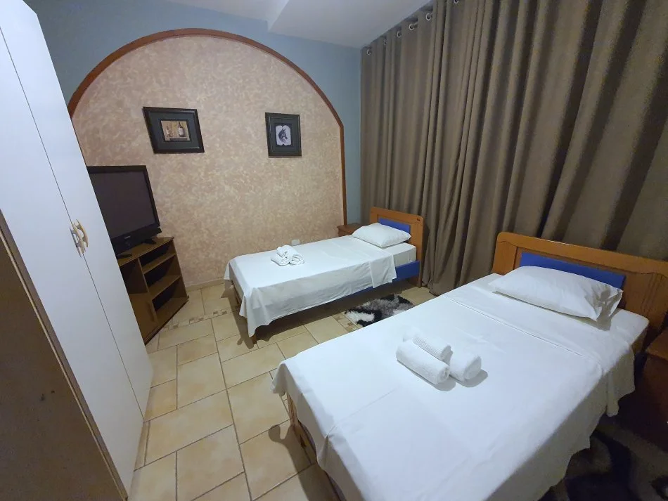 Durres, jepet me qera apartament 1+1+Ballkon Kati 0, 350 € (Rruga anastas durrsaku, lagja nr.1)