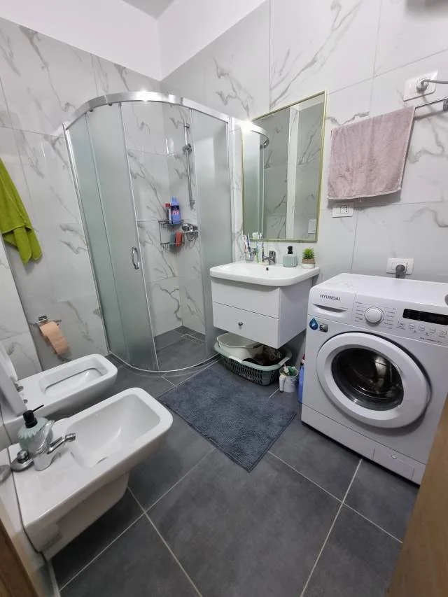 Qerret jepet me qera apartament 1+1+BLK Kati 3, 58 m² 350 Euro (Qerret Plazh Mbas Hotel Supreme)