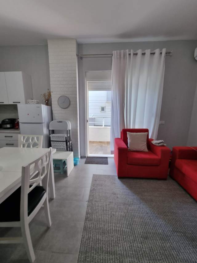 Qerret jepet me qera apartament 1+1+BLK Kati 3, 58 m² 500 Euro (Qerret Plazh Mbas Hotel Supreme)