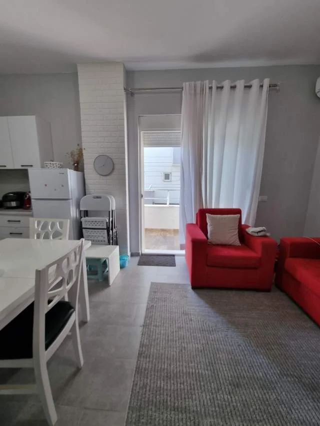 Qerret jepet me qera apartament 1+1+BLK Kati 3, 58 m² 350 Euro (Qerret Plazh Mbas Hotel Supreme)