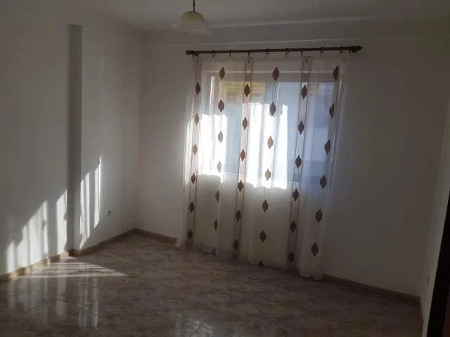 Shkoder, shitet Vile 3 Katshe 269 m² 225.000 Euro (Bulevardi Bujar Bishanaku)