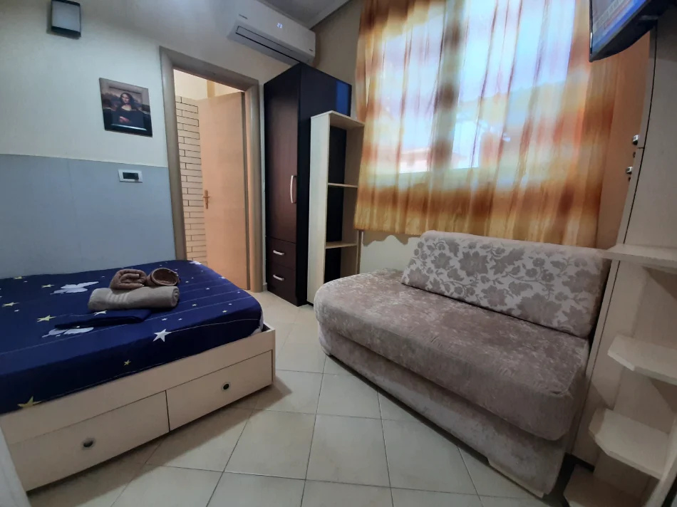 Tirane, jepet me qera apartament 1+1 Kati 2, 47 m² 370 € (Rruga guri I madhi)