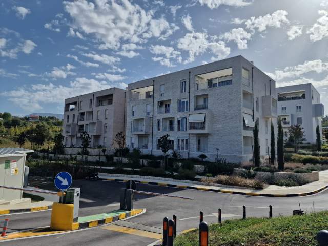 Tirane, jepet me qera apartament 1+1+BLK Kati 2, 70 m² 700 Euro (Liqeni i Thate)