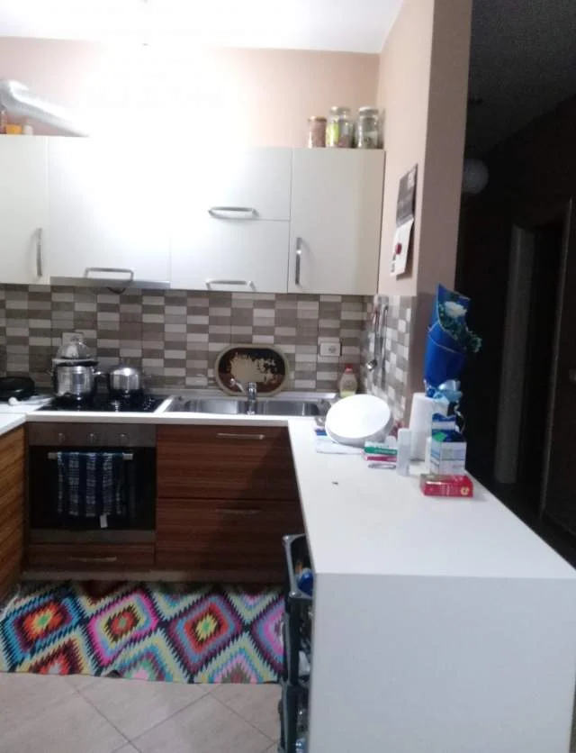 Tirane, jepet me qera apartament 2+1+BLK Kati 8, 100 m² 40.000 Leke (Rruga Joklin Persi,)
