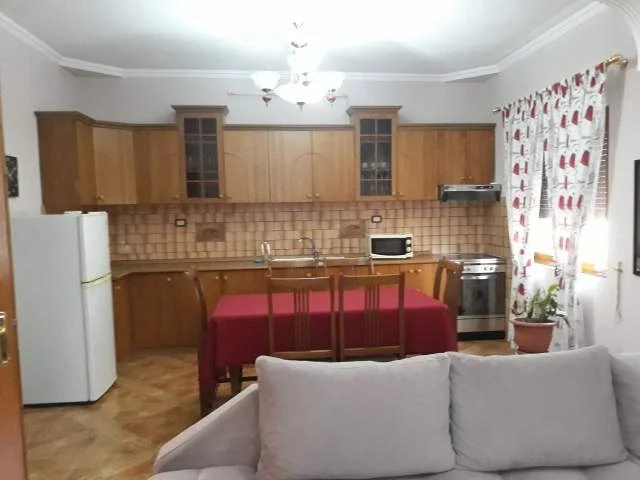 Tirane, jepet me qera apartament 3+1+BLK Kati 2, 120 m² 50.000 Leke (Jordan Misja)