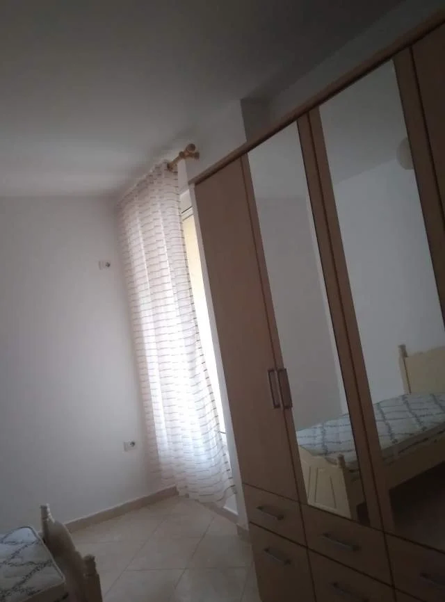Tirane, jepet me qera apartament 2+1+BLK Kati 5, 98 m² 40.000 Leke (rruga sotir caca)