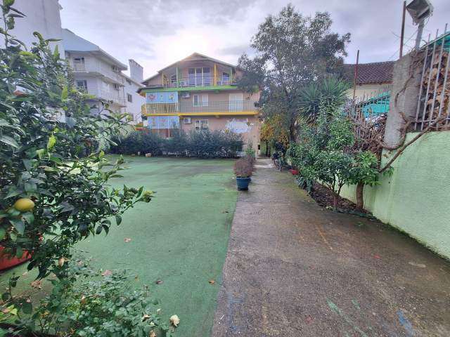 Tirane, jepet me qera ose SHITET Vile, 700 m² 3.500 Euro