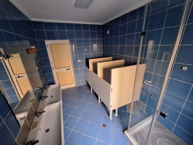 Tirane, jepet me qera ose SHITET Vile, 700 m² 3.500 Euro