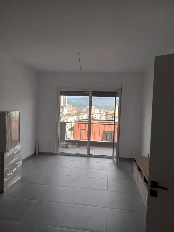 Tirane, jepet me qera apartament 1+1 Kati 6, 500 € 