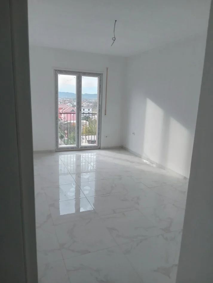 Tirane, jepet me qera apartament 2+1 Kati 5, 400 € 