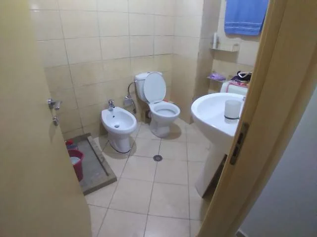 Tirane, jepet me qera apartament Kati 2, 64 m² 350 Euro (janosh huniadi)