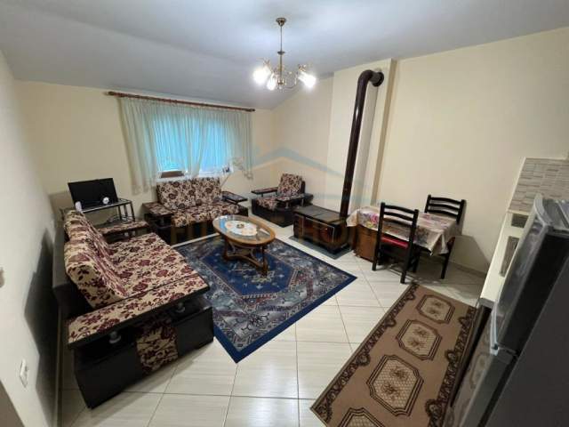Korce, jepet me qera apartament 2+1+BLK Kati 4, 80 m² 260 Euro (Lagjia 18, Korce)