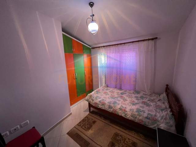 Korce, jepet me qera apartament 2+1+BLK Kati 4, 80 m² 260 Euro (Lagjia 18, Korce)