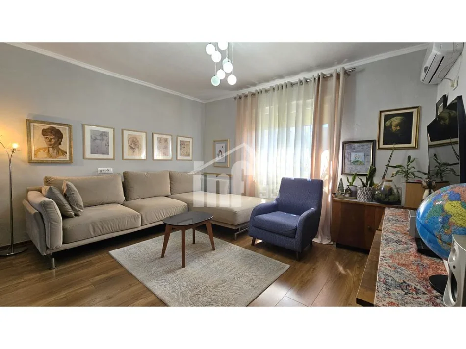 Tirane, shitet apartament 2+1+Ballkon Kati 4, 92 m² 180.000 € (TEK FUSHA E SPORTIT "ALI DEMI")