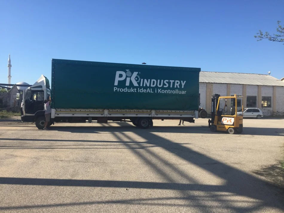 Lushnje, shes Kamion BENZ 814 Nafte, e bardhë manuale Klima