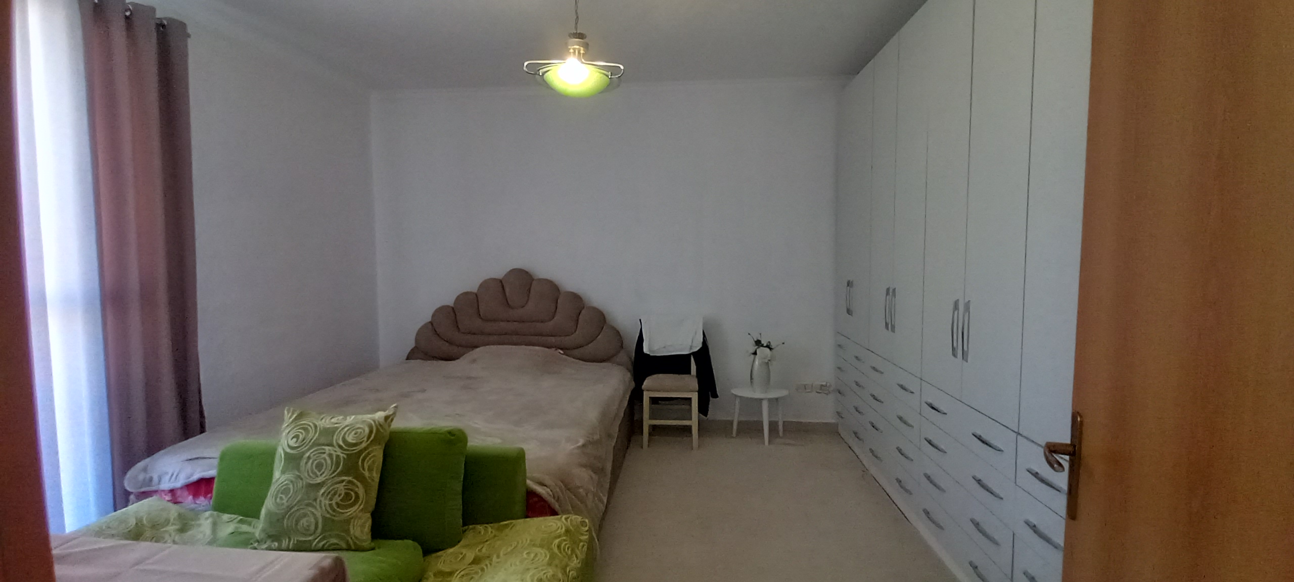 (Vet pronari)Shes 2+1 te mobiluar te Komuna e Parisit