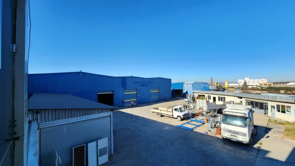 Lushnje, shes magazine Kati 0, 12.000 m² (1.2 km Nga qendra Qyteti Lushnje Prane Rrethrrotullimi Te Plasmasit)