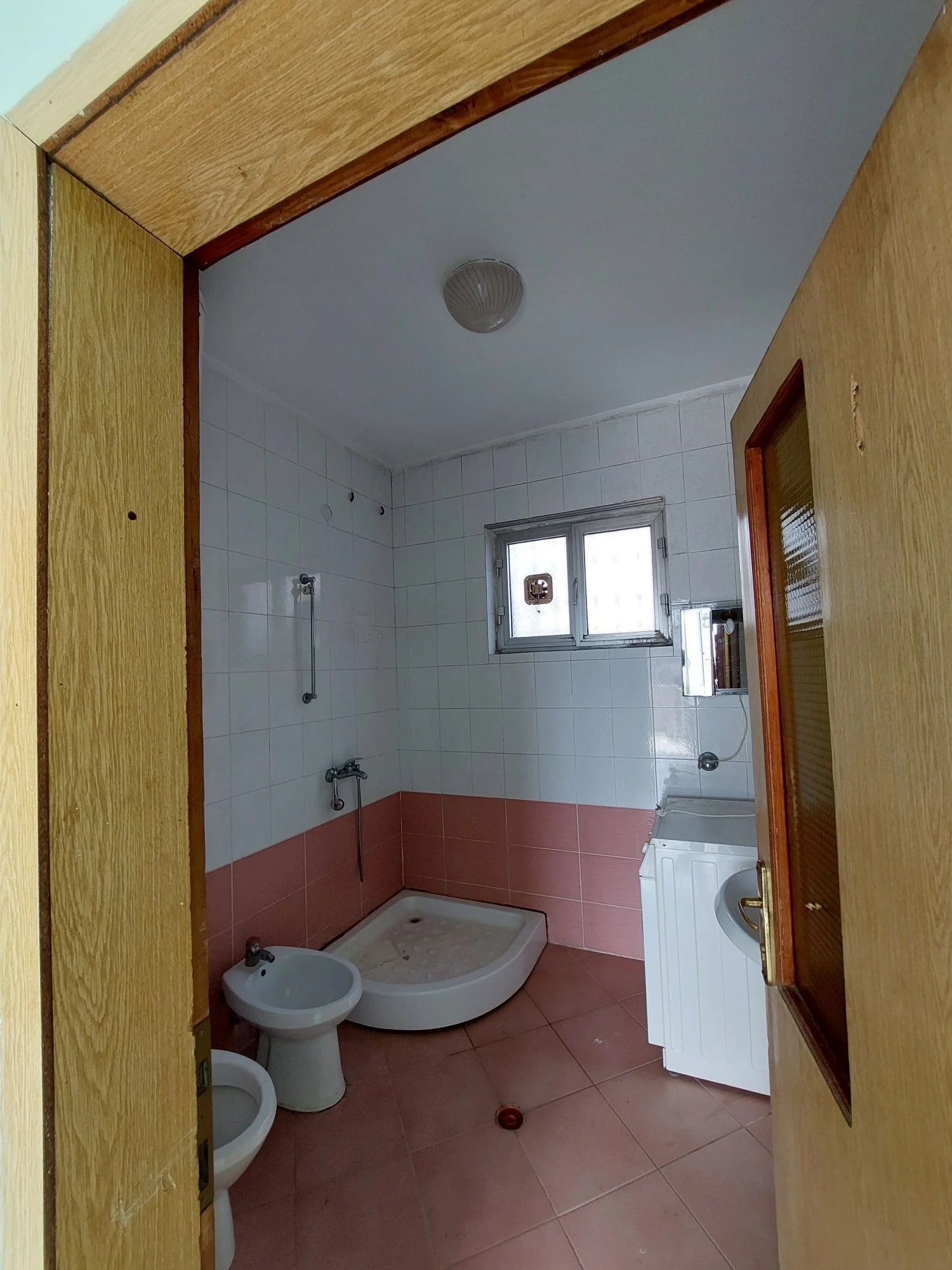 Jepet me qera apartament 2+1 ( bosh), Allias