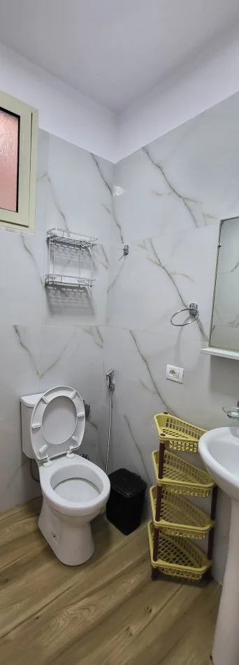 Tirane, shitet shtepi 1 Katshe Kati 0, 200 m² 120.000 Euro prane QSUT dhe shkolles se bashkuar  (rruga halit bega)