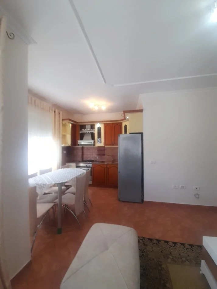 Jepet Shtepi  me qera,    ne Pallat i Ri 2+1     ID   11879