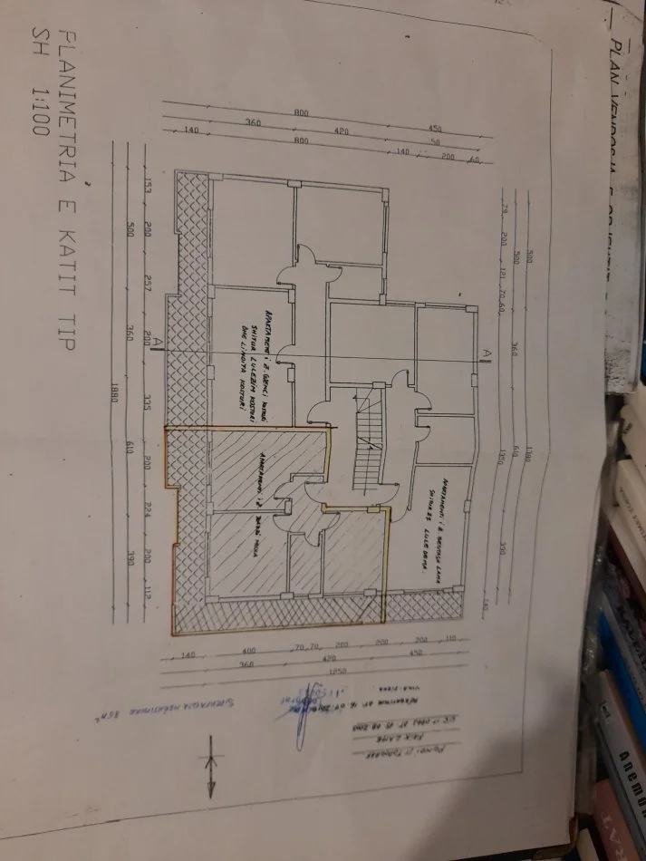 Jepet Shtepi  per shitje,    ne Pallat i Ri 2+1    ID   11883