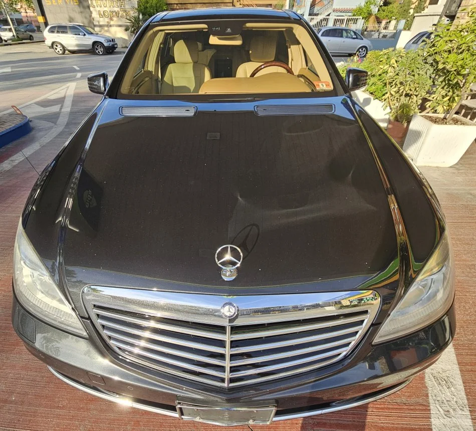 Tirane, shes makine Mercedes Nafte, gri e erret tiptronik Klima 131.000 km 22.000 €