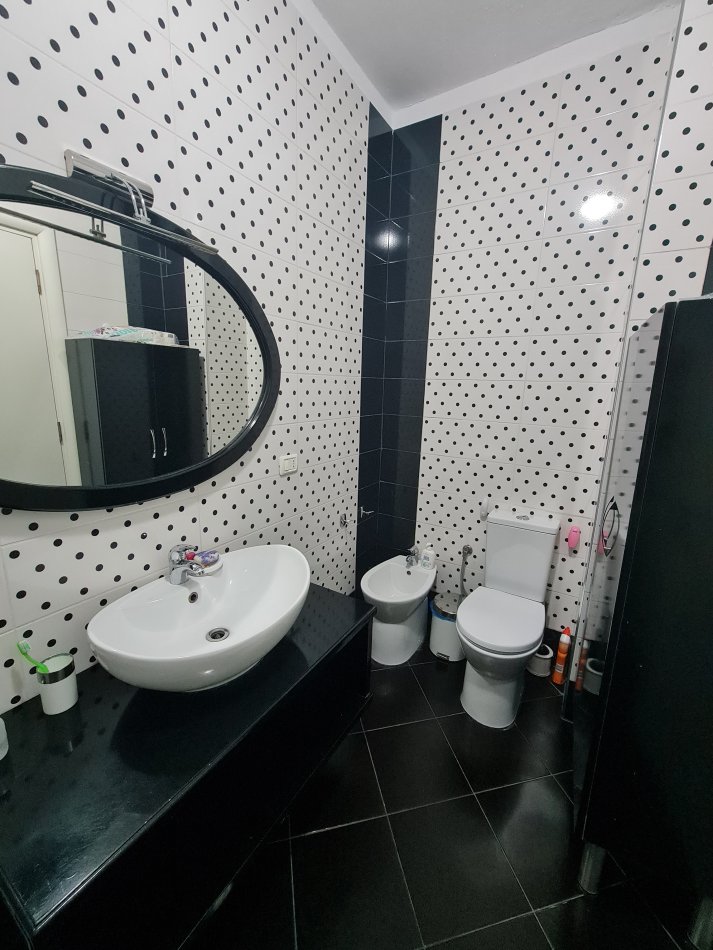 Tirane, shitet apartament 2+1 Kati 2, 125.000 €