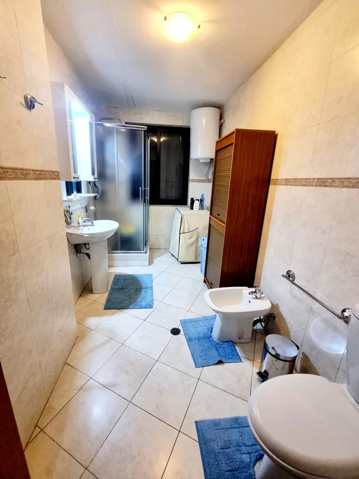 Tirane, jap me qera apartament 2+1+Ballkon Kati 9, 108 m² 1.000 € (Qender)