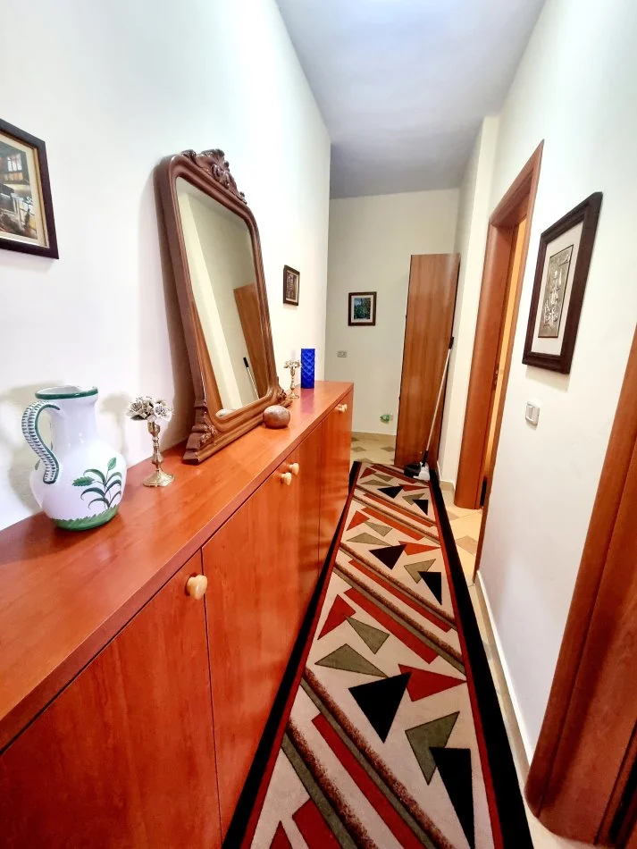 Tirane, jap me qera apartament 2+1+Ballkon Kati 9, 108 m² 1.000 € (Qender)