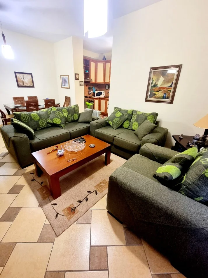 Tirane, jap me qera apartament 2+1+Ballkon Kati 9, 108 m² 1.000 € (Qender)