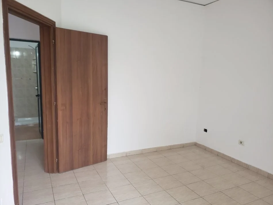 Tirane, jepet me qera apartament Kati 1, 55 m² 400 € 