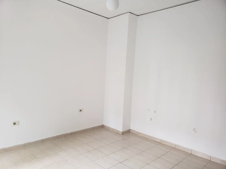 Tirane, jepet me qera apartament Kati 1, 55 m² 400 € 