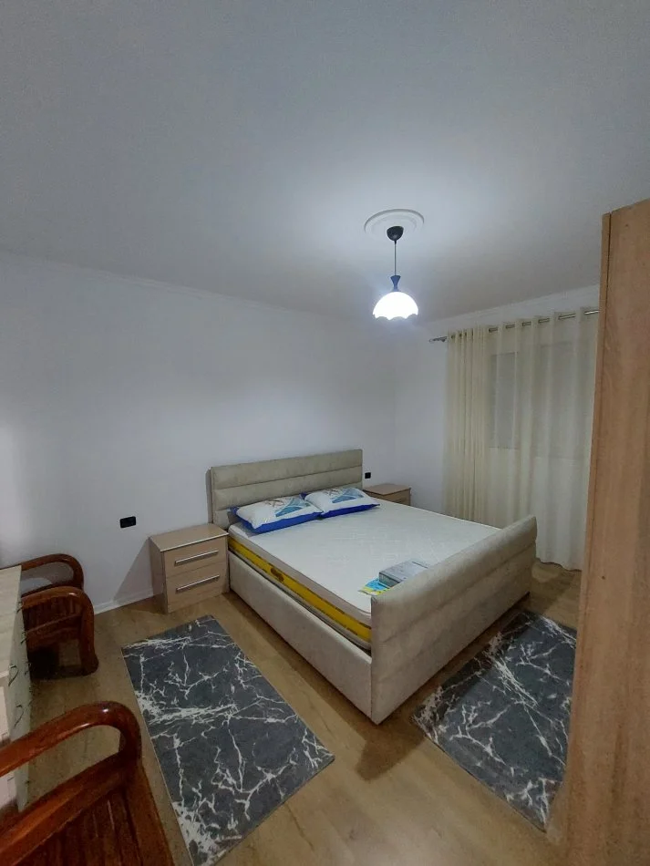 Tirane, jepet me qera apartament 2+1+Ballkon Kati 3, 85 m² 450 € (Rruga e Dibres)