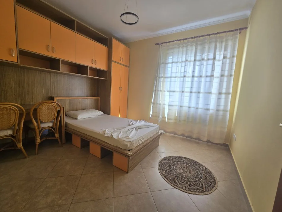 Tirane, jepet me qera apartament 3+1+Ballkon Kati 3, 120 m² 900 € (Rruga Petronini Luarasi (shkolla e Baletit))