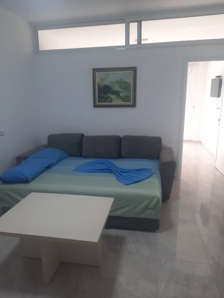 Vlore - Lungomare, jepet me qera shtepi 1+1 Kati 1, 60 m² 27 € (Orikum)