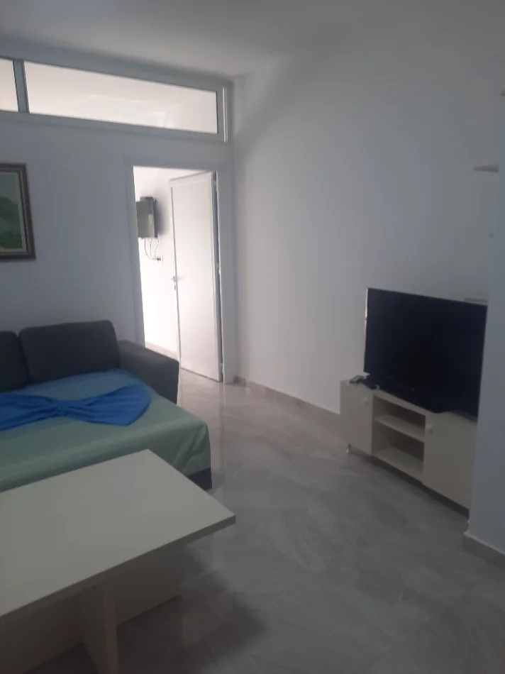 Vlore - Lungomare, jepet me qera shtepi 1+1 Kati 1, 60 m² 27 € (Orikum)