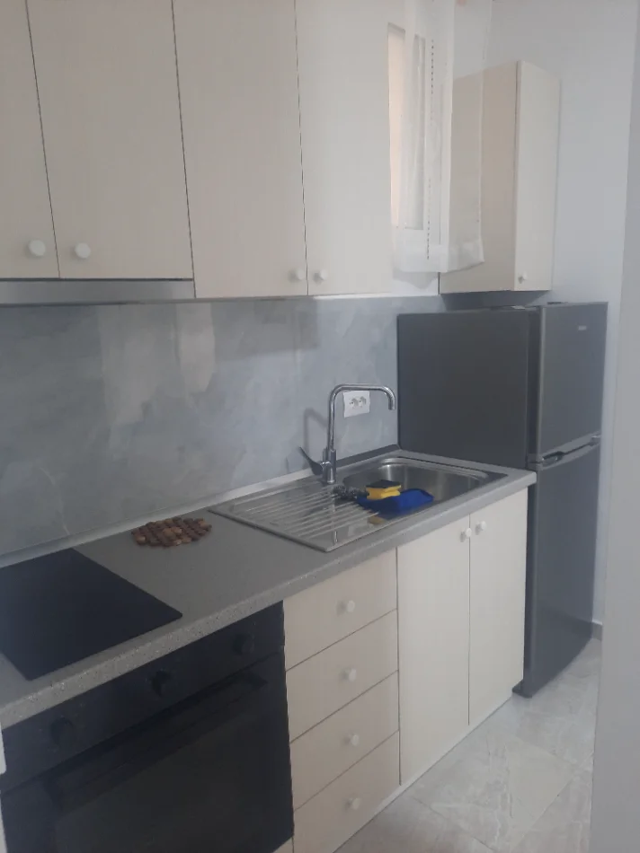 Vlore - Lungomare, jepet me qera shtepi 1+1 Kati 1, 60 m² 27 € (Orikum)