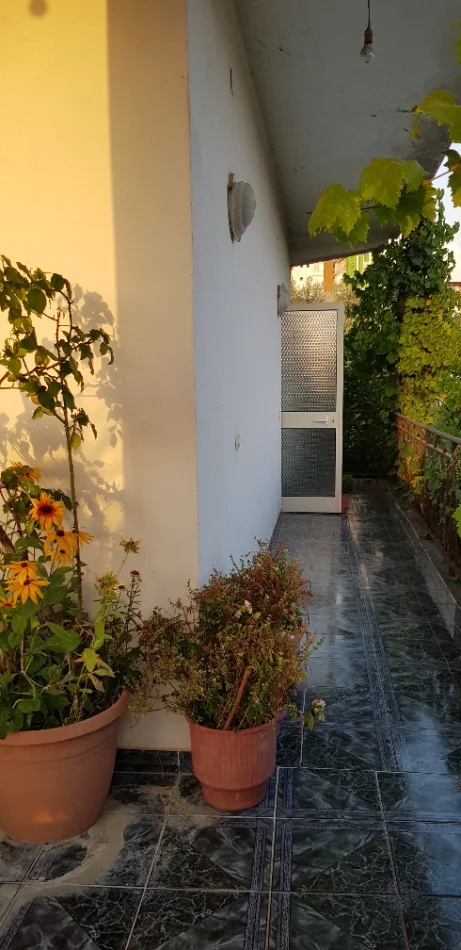 Tirane, jepet me qera nga Pronari, pa-komision shtepi 2+1 Kati 2, 70 m² 450 € (Rruga Kristaq Capo)