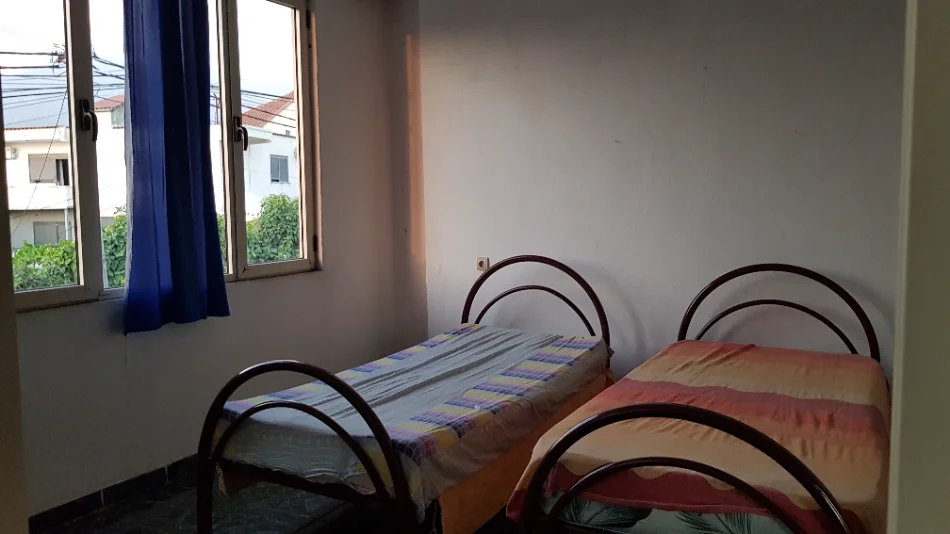 Tirane, jepet me qera shtepi 2+1 Kati 2, 1 m² 450 € (Rruga Kristaq Capo)