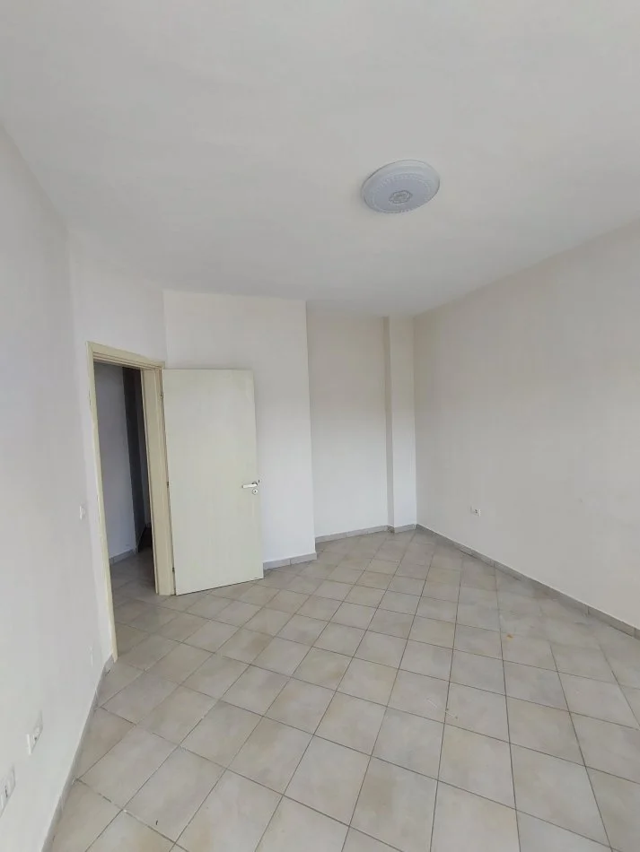 Tirane, jepet me qera apartament 2+1+Ballkon Kati 3, 95 m² 350 € (Shefqet kuka)