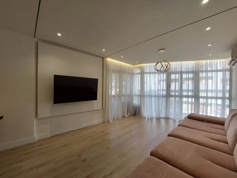 Vlore, shitet apartament 2+1 Kati 6, 116 m² 185.000 € (Rruga Murat Tërbaçi)