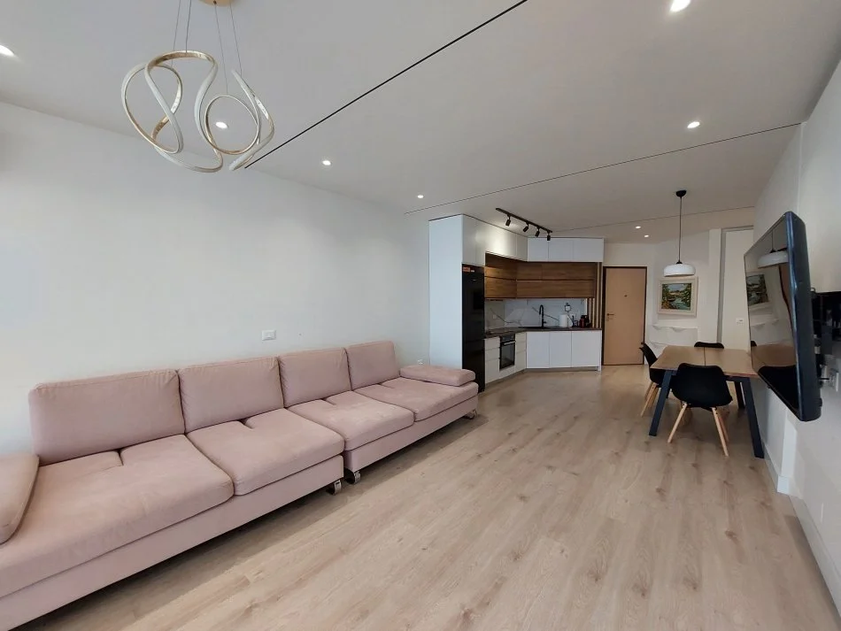 Vlore, shitet apartament 2+1 Kati 6, 116 m² 185.000 € (Rruga Murat Tërbaçi)