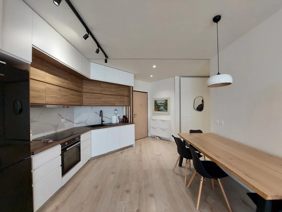 Vlore, shitet apartament 2+1 Kati 6, 116 m² 185.000 € (Rruga Murat Tërbaçi)